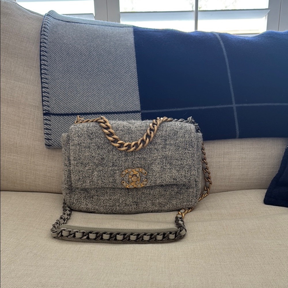 CHANEL Gray Shoulder Bag with Gold Chain